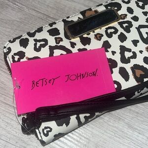 NWT Betsey Johnson Leopard Heart Large  Wallet Wristlet
